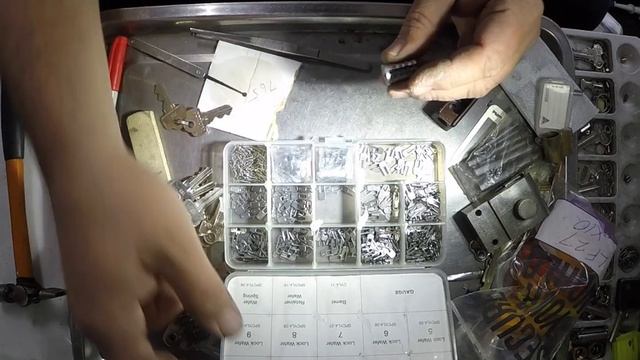 Locksmith Job #342 Rekey Whitco CYL4 Patio Bolt смотреть онлайн