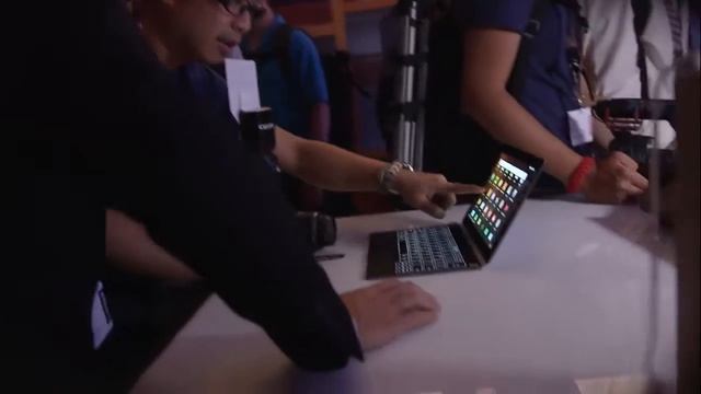 Lenovo Yoga Book: Typing смотреть онлайн