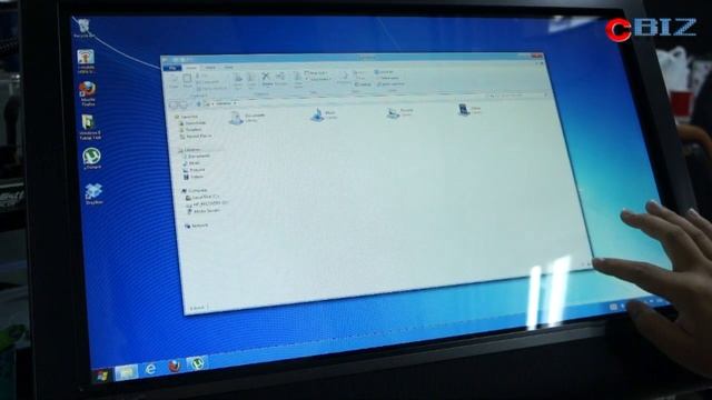 Windows 8 Dev Preview on HP TouchSmart 610 PC смотреть онлайн