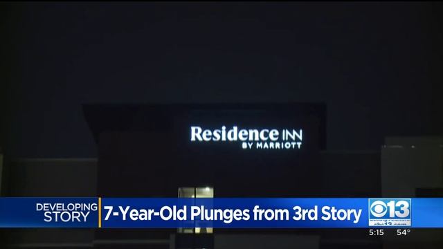 7-Year-Old Boy Falls From 3rd-Story Hotel Window смотреть онлайн