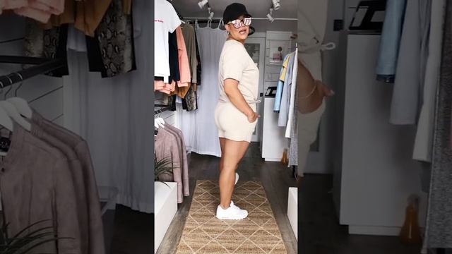 Try On Thursday - Episode 54 смотреть онлайн