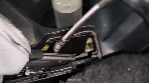 Как подтянуть ручник на RAV 4 4 поколения 2014г