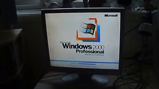 Windows 2000 On A 2004 Custom Built PC смотреть онлайн