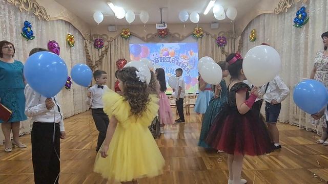 начало выпускного утренника смотреть онлайн