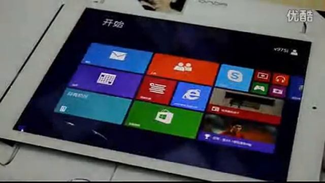 Onda V975i Running Windows 8 смотреть онлайн