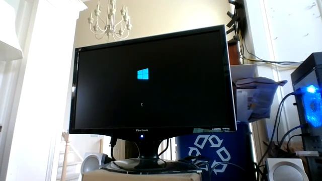 Windows 10 makes the Windows 7 startup sound. смотреть онлайн