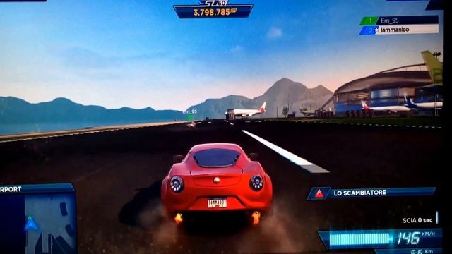 Alfa Romeo 4C vs Aston Martin V12 Vantage NFS Most Wanted смотреть онлайн