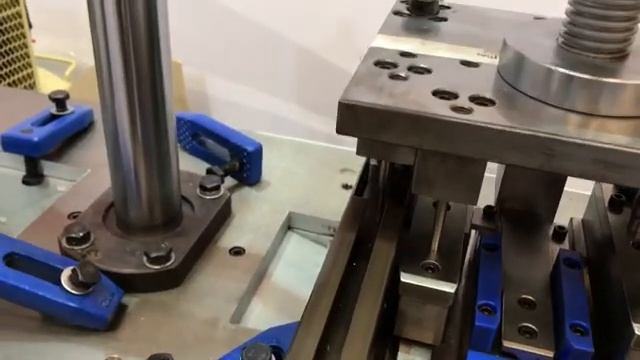 Aluminum window door punching machine смотреть онлайн