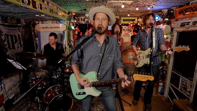 CHRIS SHIFLETT - "Sticks and Stones" (Live at JITV HQ in Los Angeles, CA) #JAMINTTHEVAN смотреть онлайн