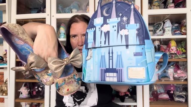 Truffle Shuffle Exclusive Cinderella Castle Loungefly смотреть онлайн