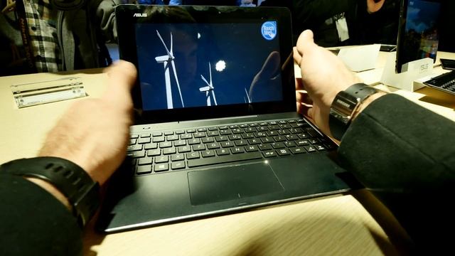 Asus T100 Chi Hands On [4K] смотреть онлайн