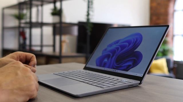 5 Things Microsoft got WRONG With The Surface Laptop Go 2 смотреть онлайн