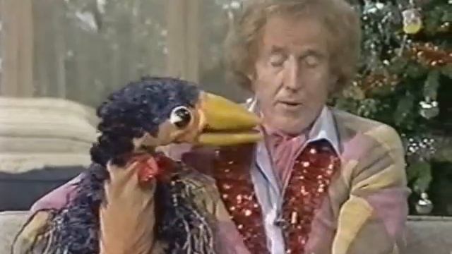 Rod Hull and Emu attack John Stapleton and Nick Owen - TV-am - 1983 смотреть онлайн