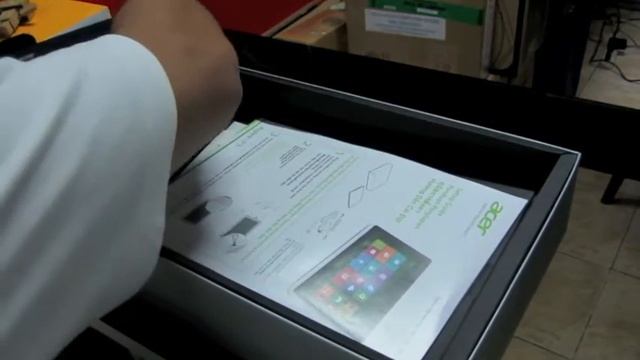 Tech }{ Hour Presents: Good Guy Greg's Unboxings! (Acer Aspire P3) смотреть онлайн