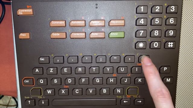 Minitel 1B Telic-Alcatel / AFSK 75 Bauds Signal sound (v.23) from keyboard смотреть онлайн