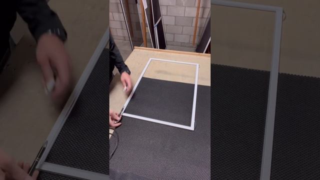 HOW TO BUILD A WINDOW SCREEN смотреть онлайн