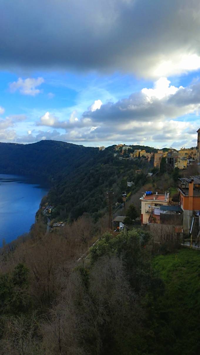 Озеро Альбано (Albano) и городок Кастель-Гандольфо (Castel Gandolfo) Италия смотреть онлайн