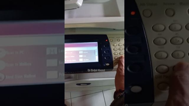 Mencoba testing mesin fotocopy baru Fuji Xerox di tempat kerja смотреть онлайн
