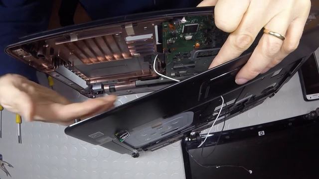 Diamo VITA ad un vecchio portatile! | Cambiare la CPU-Possibile? смотреть онлайн
