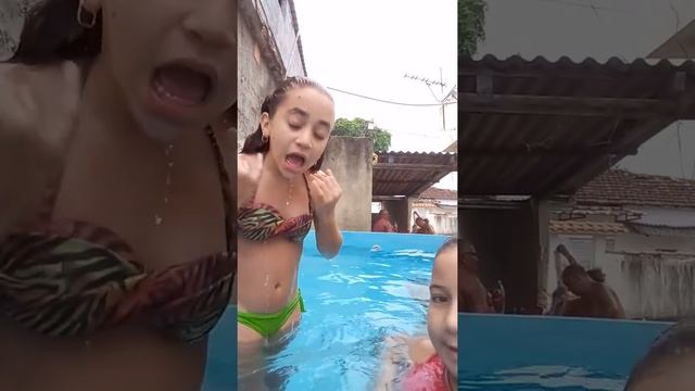 Na piscina:leia a descrição. смотреть онлайн