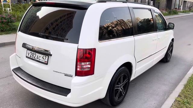 CHRYSLER TOWN & COUNTRY, 2010 смотреть онлайн