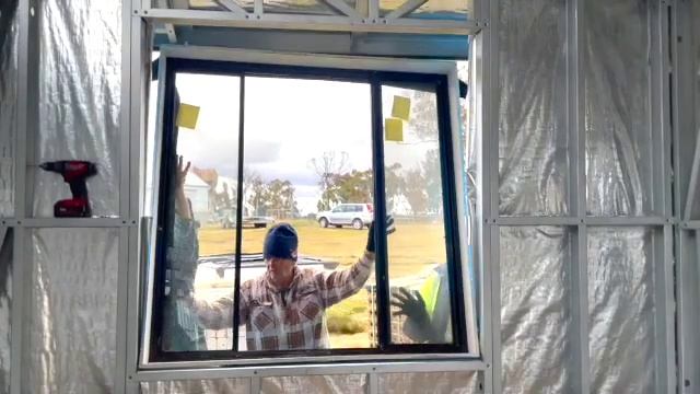 EP #34 HOUSE BUILDING; PUTTING A WINDOWS( part 1) смотреть онлайн