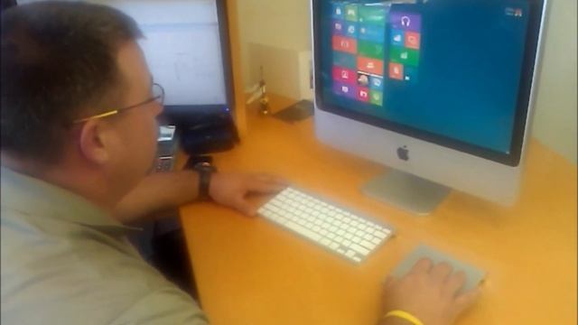 Windows 8 is converting the most die-hard Apple fans! смотреть онлайн