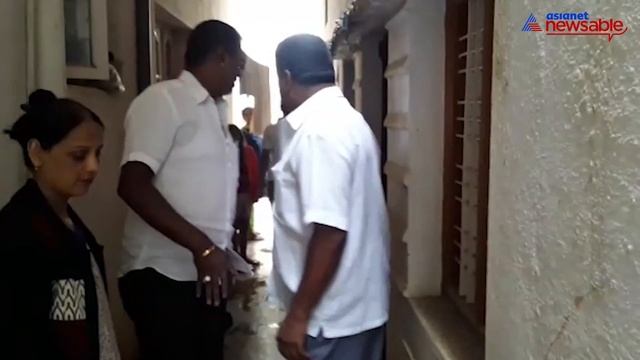 Two families fight over land dispute, windows broken смотреть онлайн