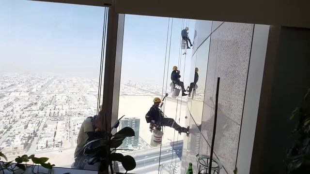 One of the Dangerous Work in The World - Window Cleaning | Tamkeen Tower Riyadh KSA смотреть онлайн