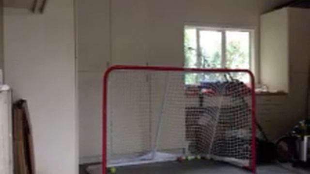 Kid Breaks His Own Window смотреть онлайн