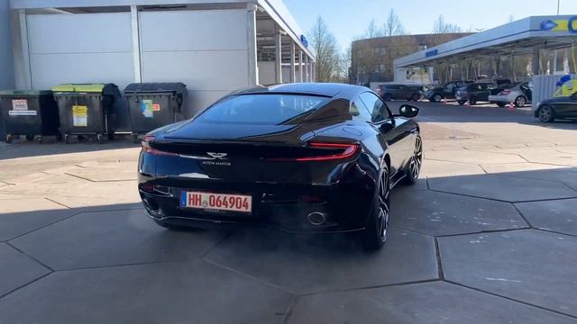 Aston Martin DB11 Soundcheck! смотреть онлайн
