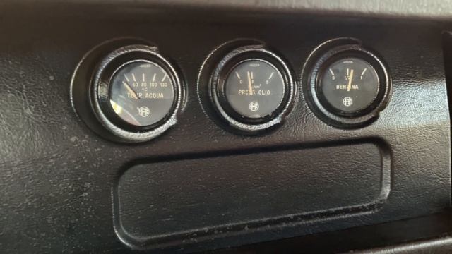 1970 Alfa Romeo Junior Z - Oil Pressure & Fuel Gauge Demonstration смотреть онлайн