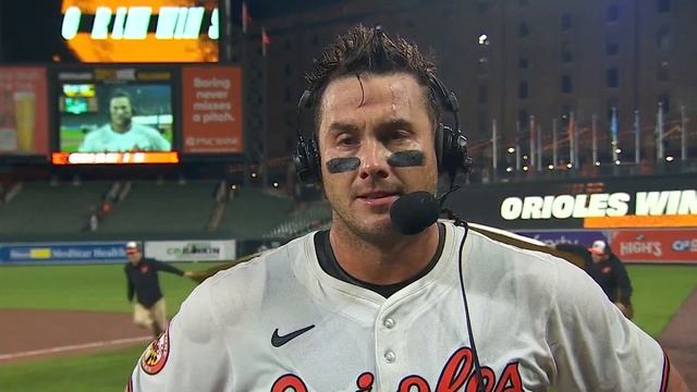 James McCann joined the broadcast after he walked it off смотреть онлайн