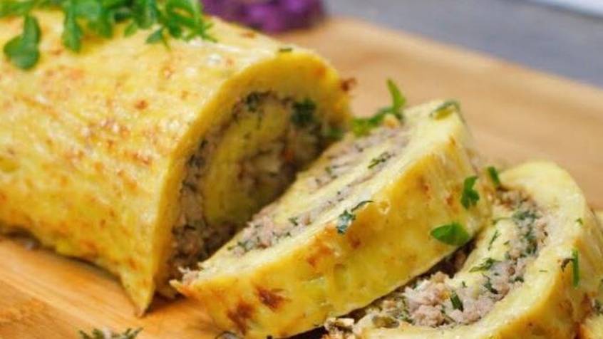 Изумительная картофельная запеканка рулетом: Превратите обычный ужин в праздник! смотреть онлайн