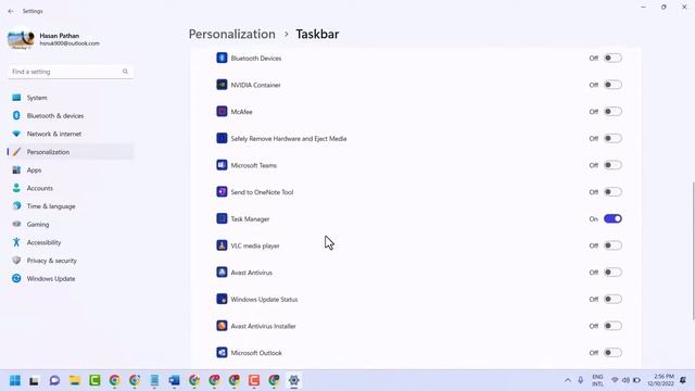 How to Turn On or Off System Icons on Taskbar in Windows 11 смотреть онлайн