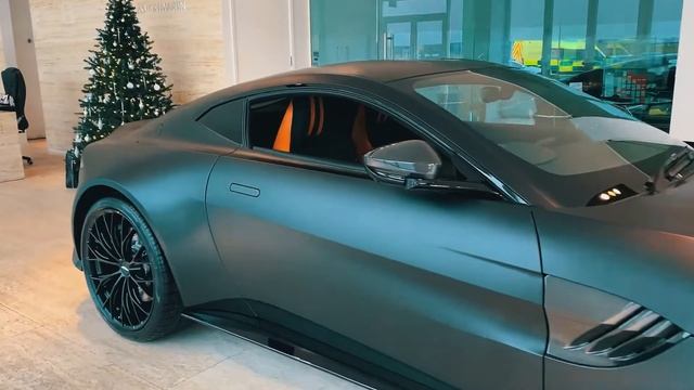 Aston Martin Vantage 2022 смотреть онлайн