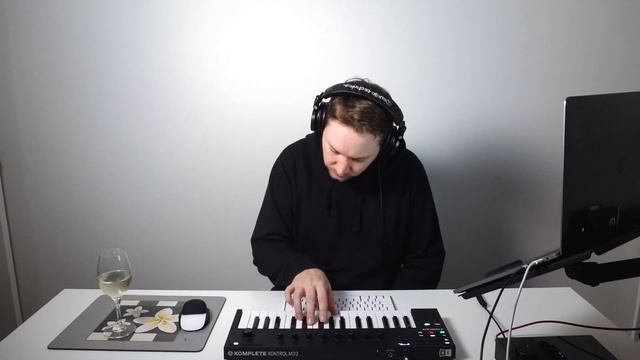 40's Very Own Drums & Keys! смотреть онлайн