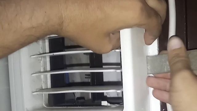 how to open window ac grill too easy - Window AC Front Grill kholne ka sanse asan tarika смотреть онлайн