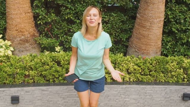 The We are in the Car Wheels On The Bus Song - песенка учим английский. смотреть онлайн