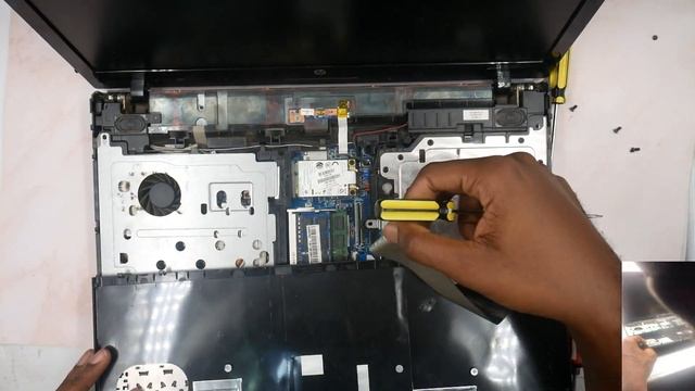 Inside a Laptop || HP ProBook 4520s Opening!!! смотреть онлайн