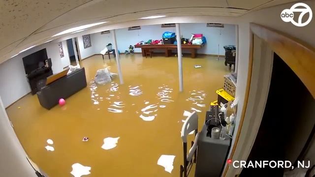 Basement wall collapses under pressure of Ida flood waters смотреть онлайн
