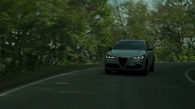 Alfa Romeo Giulia e Stelvio 2023 Test Drive | La Giorgio è una sicurezza, col restyling più tech смотреть онлайн