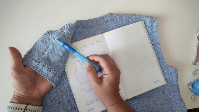 Как связать жилет спицами с V-образным вырезом. смотреть онлайн