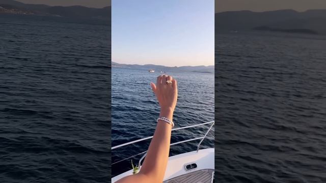 Munisa Rizayeva - Bugun bizning birinchi nikoh yilligimizni nishonlayapmiz #munisarizaeva #akamakasi смотреть онлайн