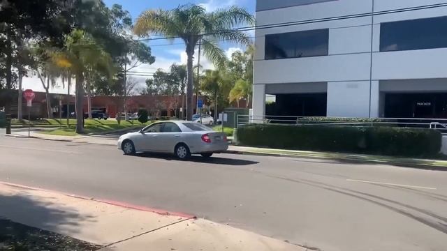 Entitled Karen goes 0-💯 quick delete the footage now and leave the property !!! смотреть онлайн