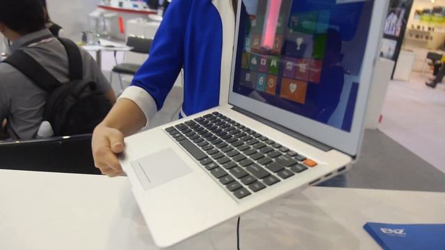 $240 Macbook Air clones run Windows 8 by ENZ смотреть онлайн