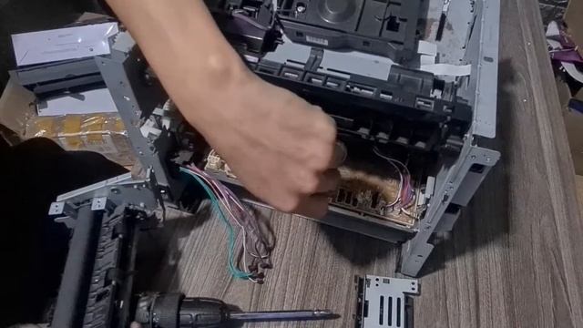 Hướng dẫn tháo lắp tra mỡ lụa máy in Hp 2035 và xử lý lỗi kẹt giấy смотреть онлайн