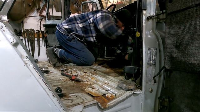 ПОСЛЕДНИЕ ШТРИХИ И КРАСАВЧИК ГОТОВ! | НОВАЯ ЖИЗНЬ СТАРОМУ УАЗ | УБИТЫЙ УАЗ | Уаз 469 ремонт смотреть онлайн