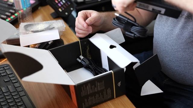 Add 3 more ThunderBolt ports to Mac Laptops? смотреть онлайн