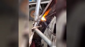 Ремонт кузова автомобиля, Индия, процесс.
#интересно #полезно #лайфхак #позновательное